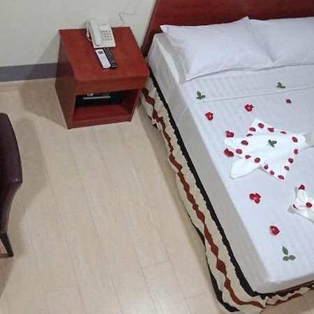 Hato Inn Янгон Екстериор снимка