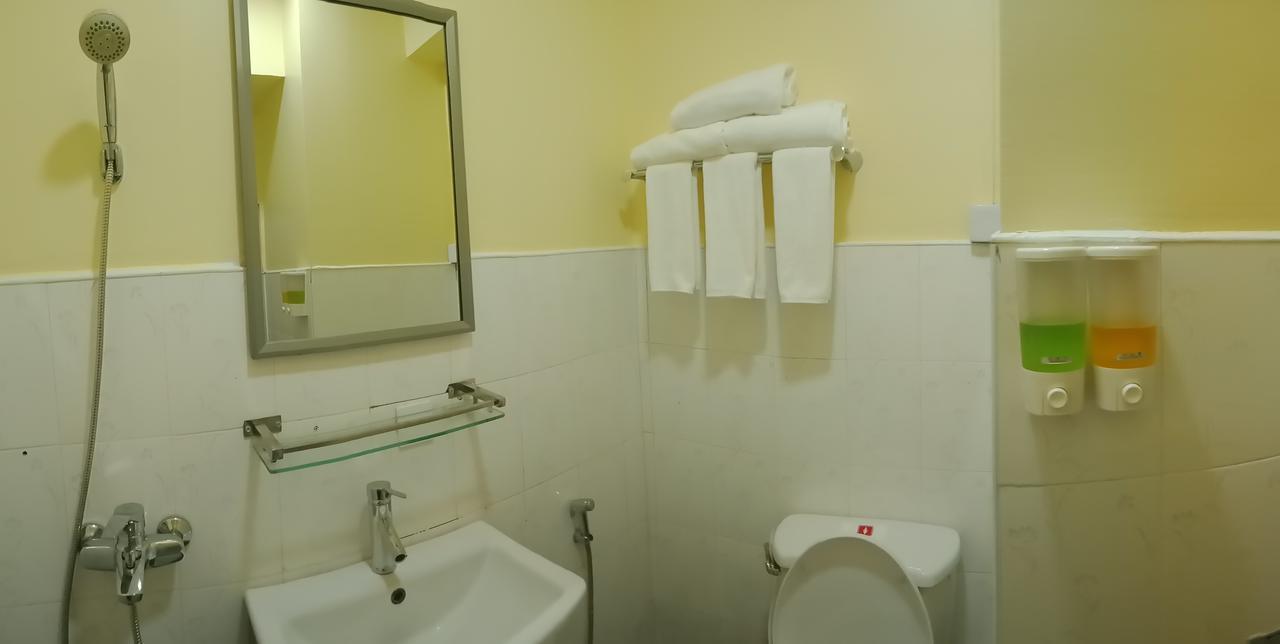 Hato Inn Янгон Екстериор снимка